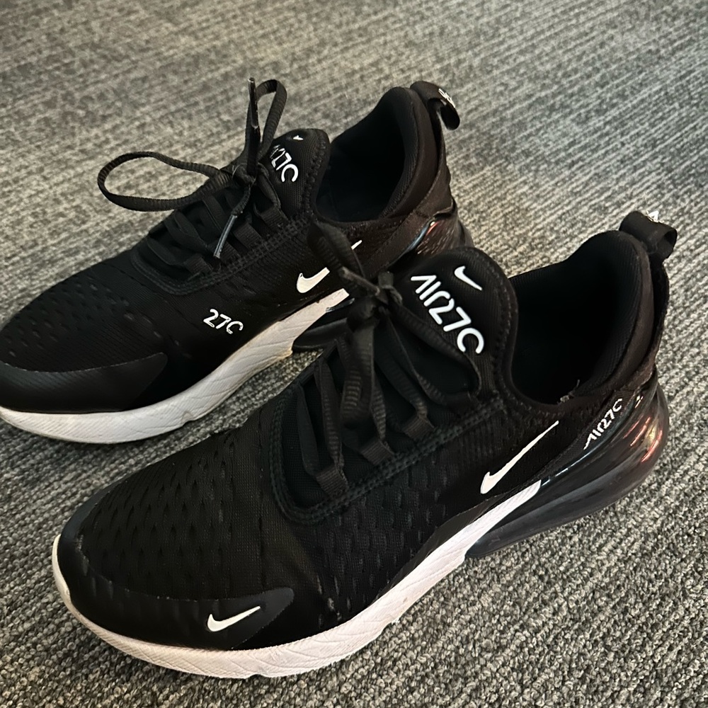 Black nike airmaxes women size 7.5